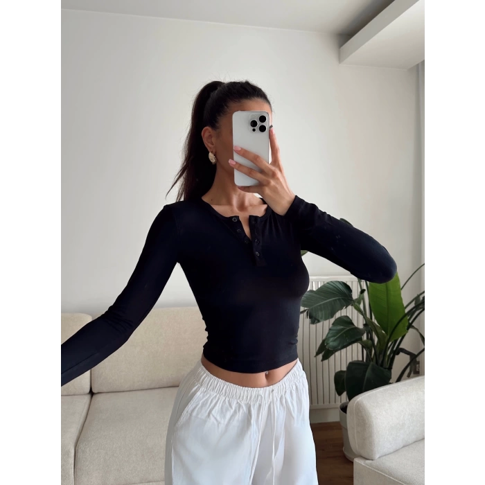 Düğmeli Buzzy Kumaş Crop - SİYAH