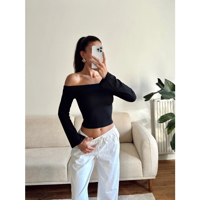 Gofre Madonna Yaka Crop - SİYAH