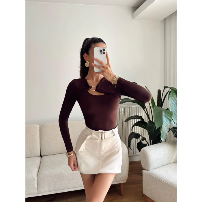 Göğüs Aksesuar Bluz - KAHVE