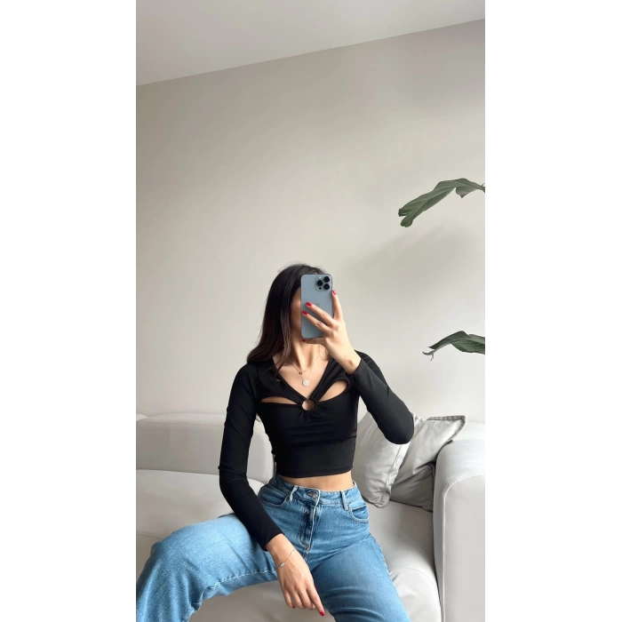 Göğüs Halka Detay Crop Bluz-SİYAH