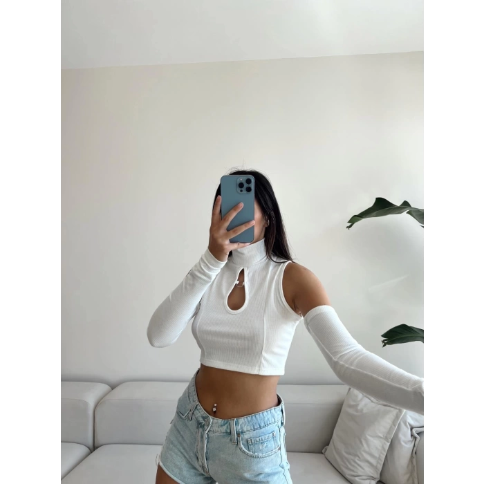 Göğüs Halka Omuz Detay Crop-BEYAZ