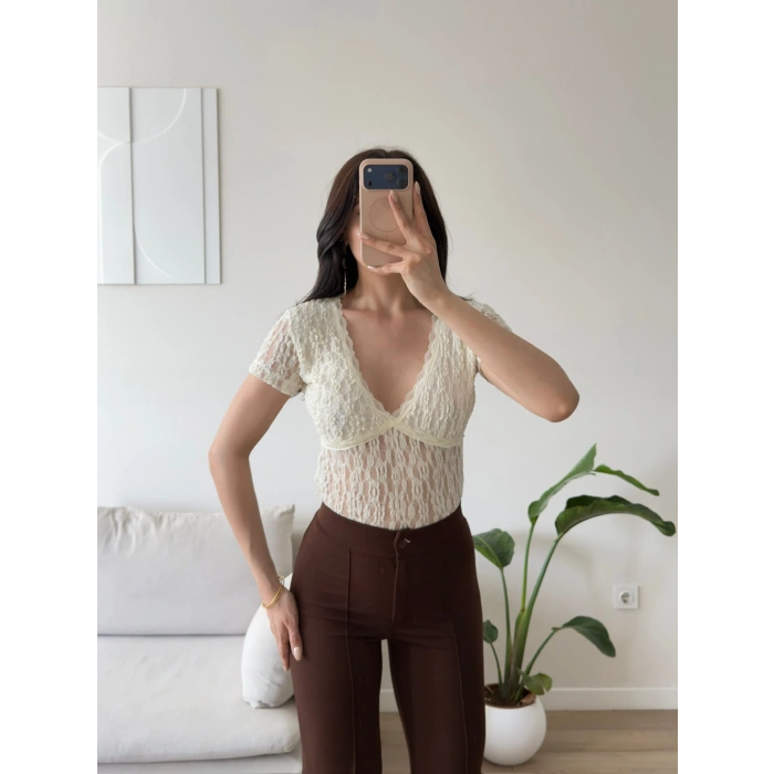 Güpürlü V Yaka Bodysuit - BEYAZ