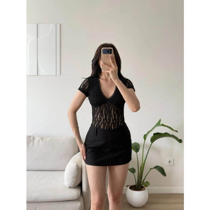 Güpürlü V Yaka Bodysuit - SİYAH