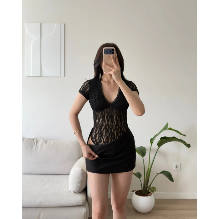 Güpürlü V Yaka Bodysuit - SİYAH