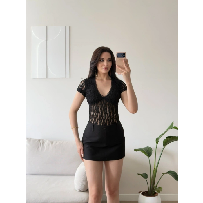 Güpürlü V Yaka Bodysuit - SİYAH