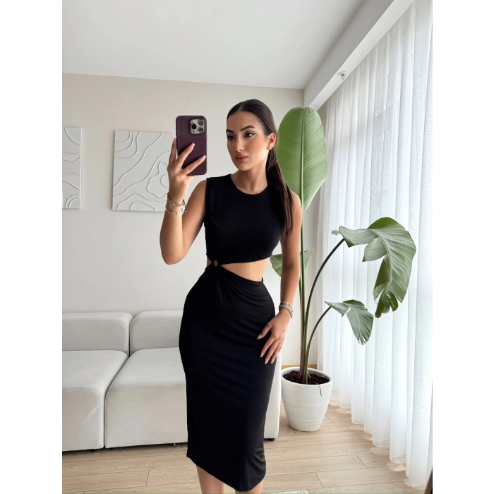 Halka Detay Bel Dekolte Kolsuz Elbise-SİYAH