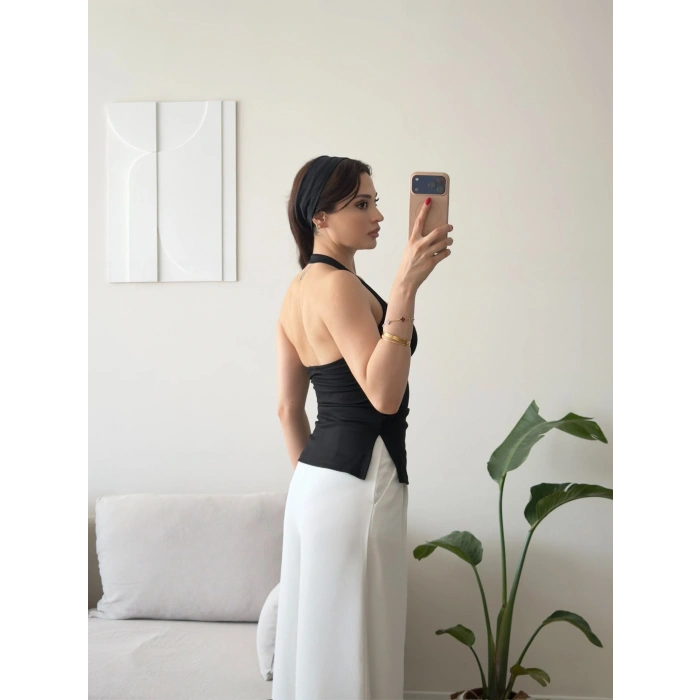 Halter Yaka Yırtmaçlı Bluz - SİYAH