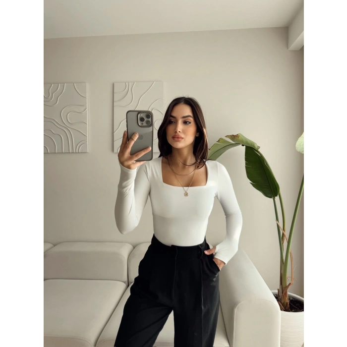 Kare Yaka Parmak Geçmeli Astarlı Bluz