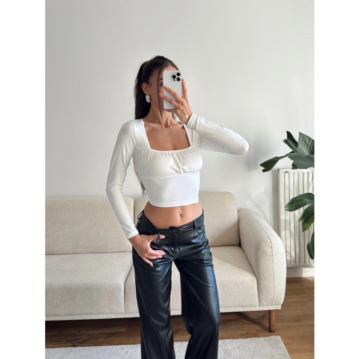 Kare Yaka Büzgü Detay Crop - BEYAZ