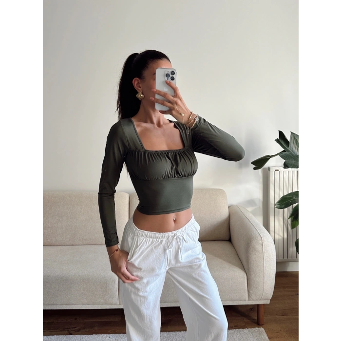 Kare Yaka Büzgü Detay Crop - HAKİ