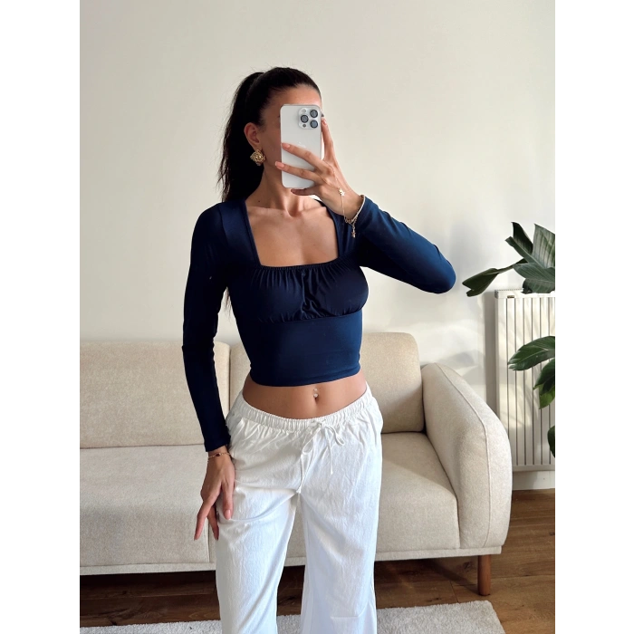 Kare Yaka Büzgü Detay Crop - LACİVERT