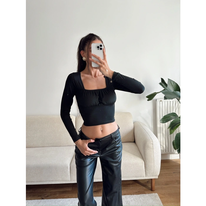 Kare Yaka Büzgü Detay Crop - SİYAH