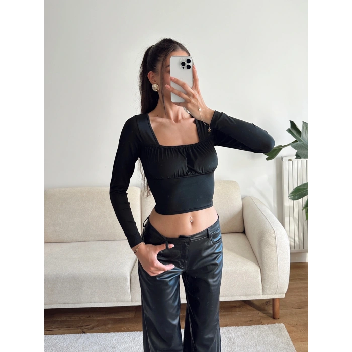 Kare Yaka Büzgü Detay Crop - SİYAH