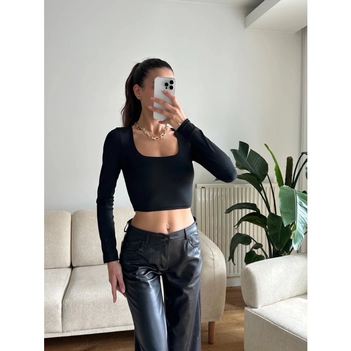 Kare Yaka Kısa Crop - SİYAH