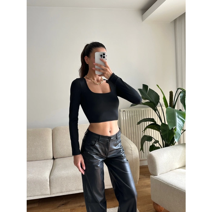 Kare Yaka Kısa Crop - SİYAH