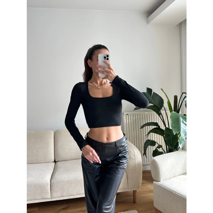 Kare Yaka Kısa Crop - SİYAH