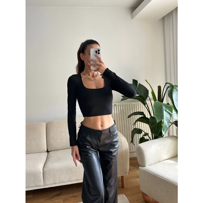 Kare Yaka Kısa Crop - SİYAH