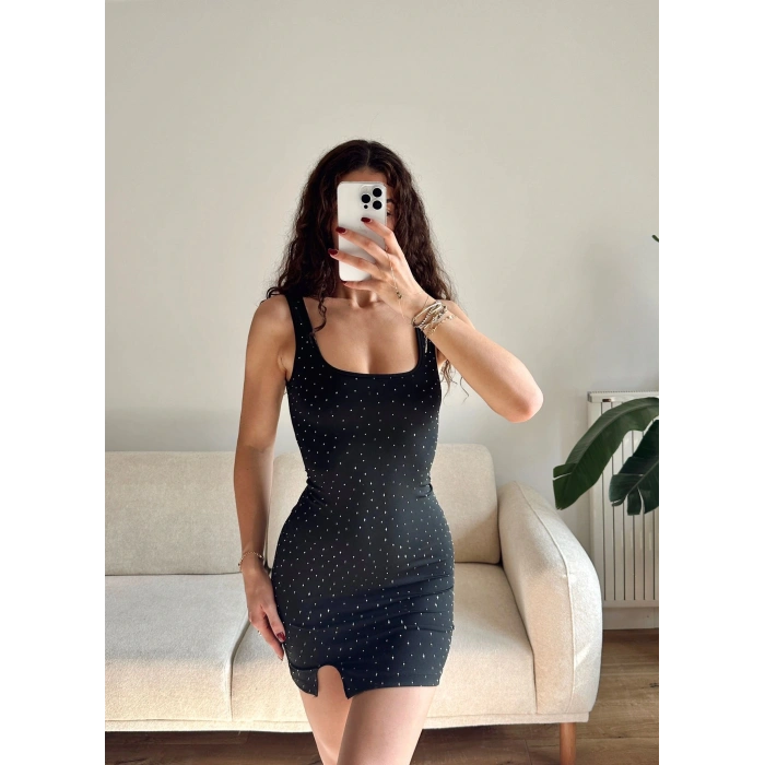 Kare Yaka Taşlı Elbise - SİYAH