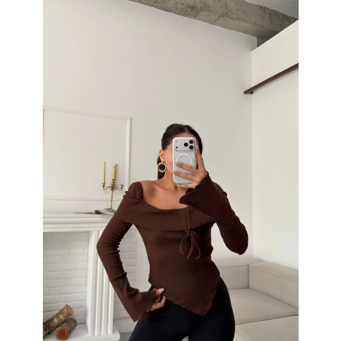 Kaşkorse Madonna Ön Büzgü Bluz - KAHVE