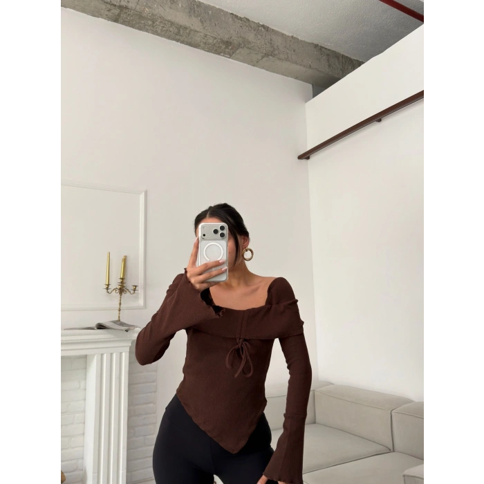 Kaşkorse Madonna Ön Büzgü Bluz - KAHVE