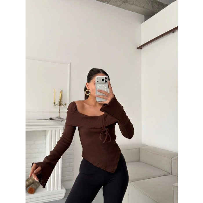 Kaşkorse Madonna Ön Büzgü Bluz - KAHVE