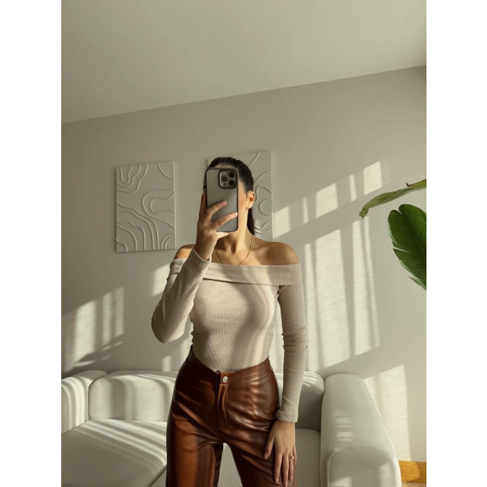 Kaşkorse Madonna Yaka Bluz - BEJ