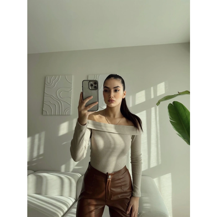 Kaşkorse Madonna Yaka Bluz - BEJ