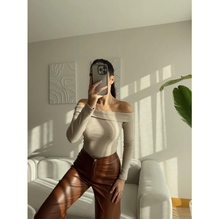 Kaşkorse Madonna Yaka Bluz - BEJ