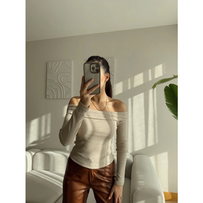 Kaşkorse Madonna Yaka Bluz - BEJ