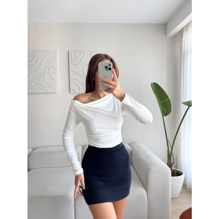 Kayık Yaka Crop - BEYAZ