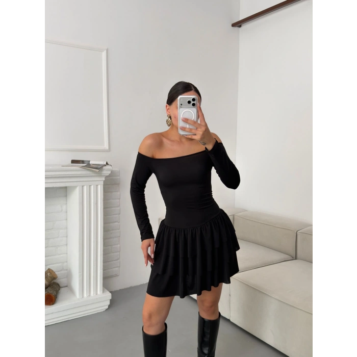 Kayık Yaka Fırfırlı Elbise - SİYAH