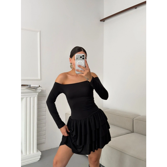 Kayık Yaka Fırfırlı Elbise - SİYAH