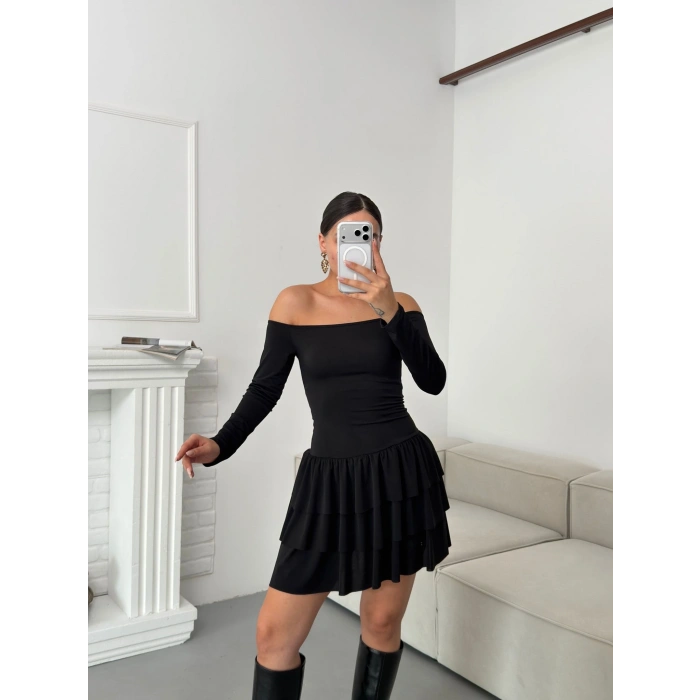 Kayık Yaka Fırfırlı Elbise - SİYAH