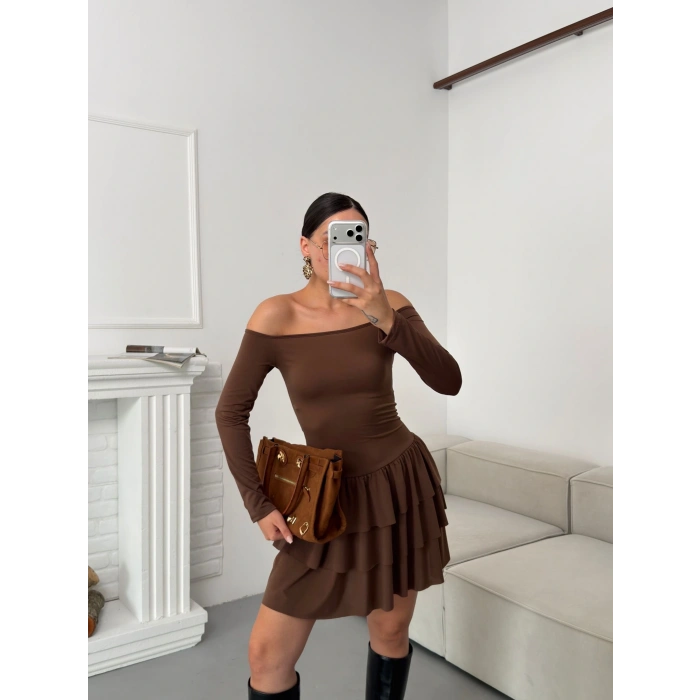 Kayık Yaka Fırfırlı Elbise - VİZON