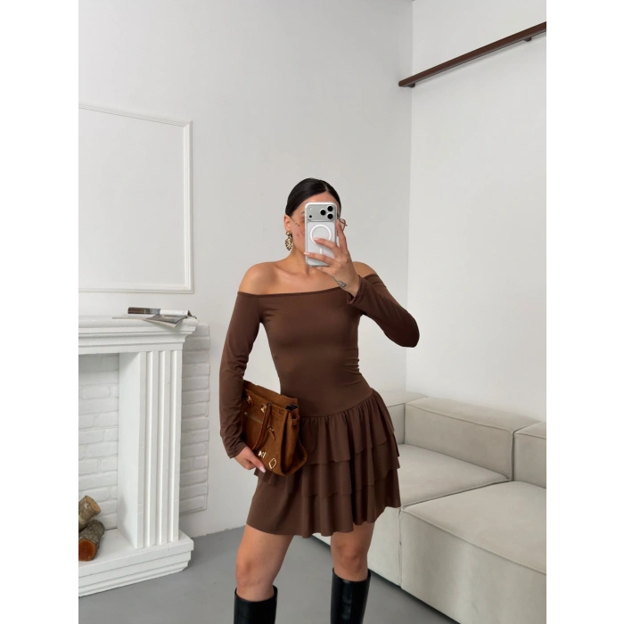 Kayık Yaka Fırfırlı Elbise - VİZON