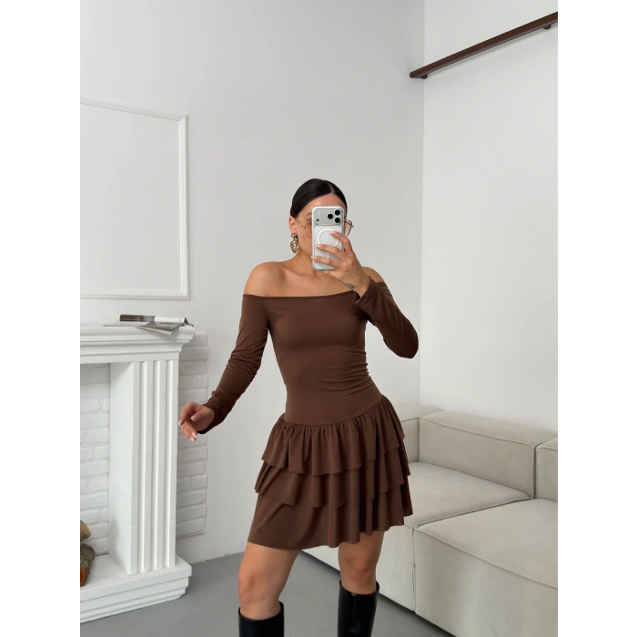 Kayık Yaka Fırfırlı Elbise - VİZON