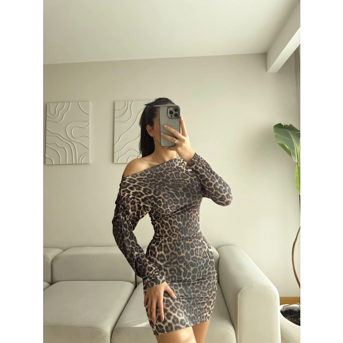 Kayık Yaka Kol Büzgülü Elbise - LEOPAR