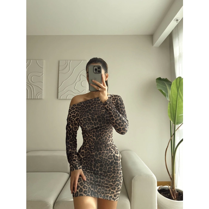 Kayık Yaka Kol Büzgülü Elbise - LEOPAR