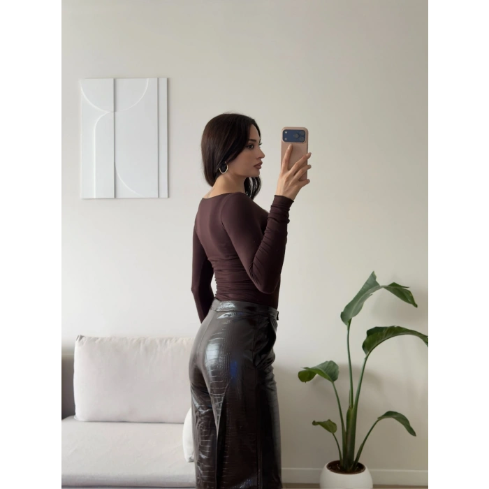 Kayık Yaka Transparan Bluz - KAHVE