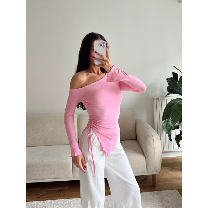 Kayık Yaka Yan Büzgü Bluz - PEMBE