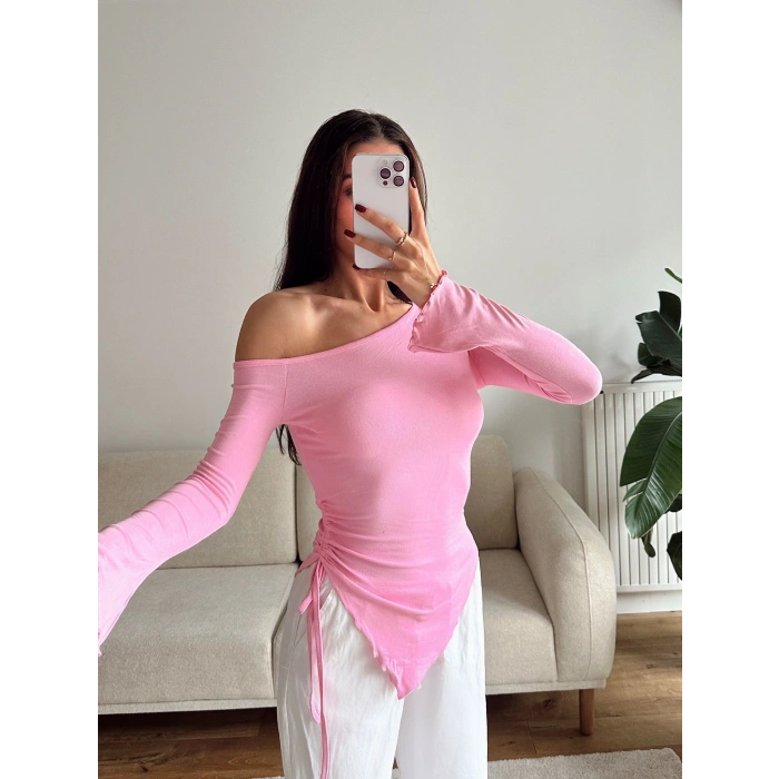 Kayık Yaka Yan Büzgü Bluz - PEMBE