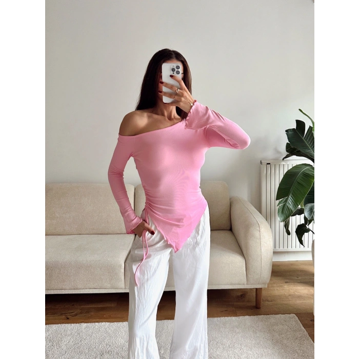 Kayık Yaka Yan Büzgü Bluz - PEMBE