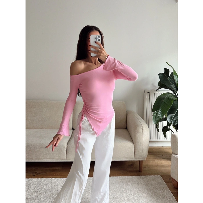 Kayık Yaka Yan Büzgü Bluz - PEMBE
