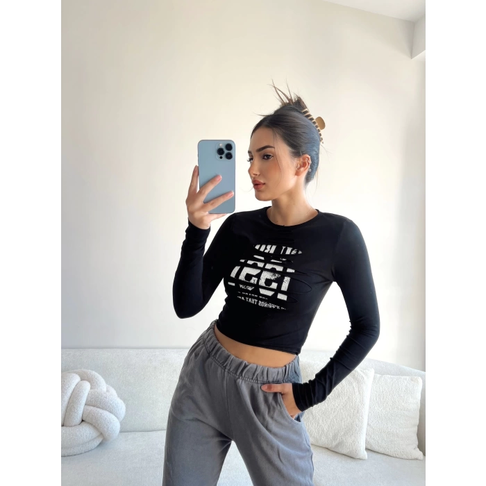 Kesik Detay Crop Bluz
