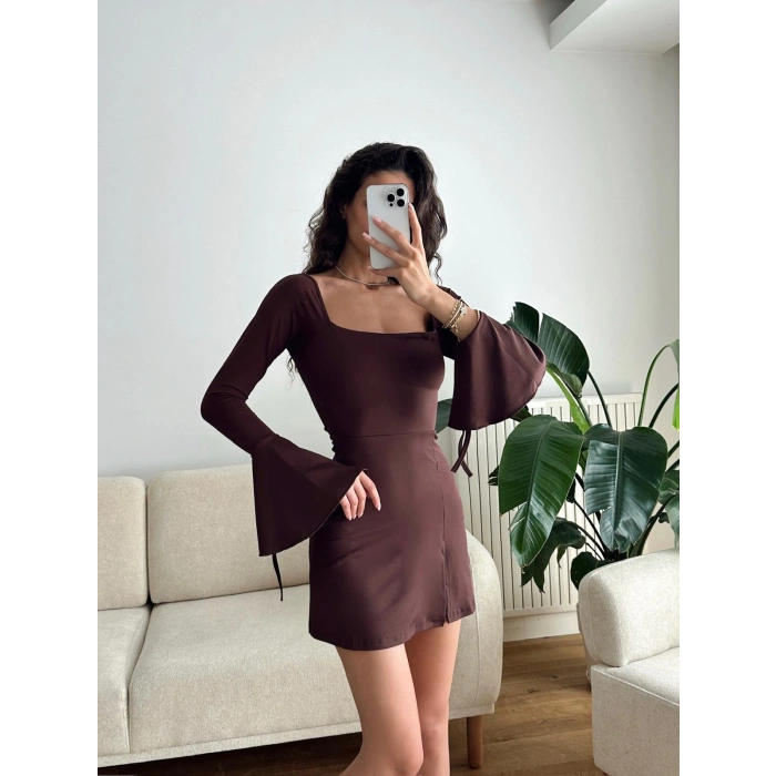 Kol Volanlı Yırtmaçlı Elbise - KAHVE