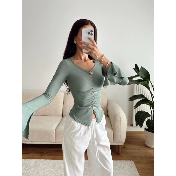 Kolları Volanlı Aksesuar Bluz - YEŞİL