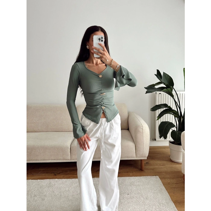 Kolları Volanlı Aksesuar Bluz - YEŞİL