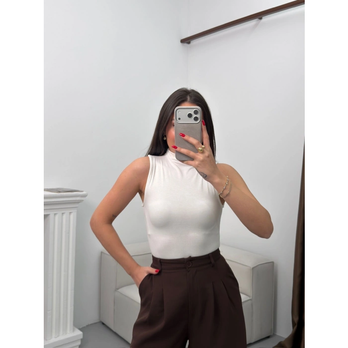 Kolsuz Halter Yaka Crop - BEYAZ