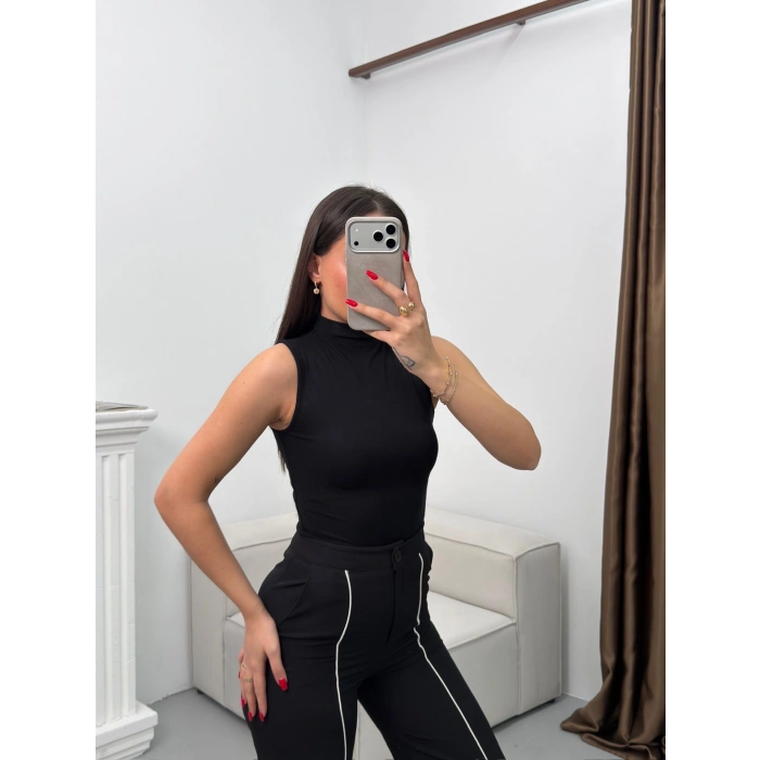 Kolsuz Halter Yaka Crop - SİYAH