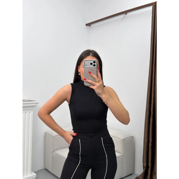 Kolsuz Halter Yaka Crop - SİYAH